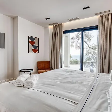 Villa Dominante, A Luxurious In Corfu By Posarellivillas *